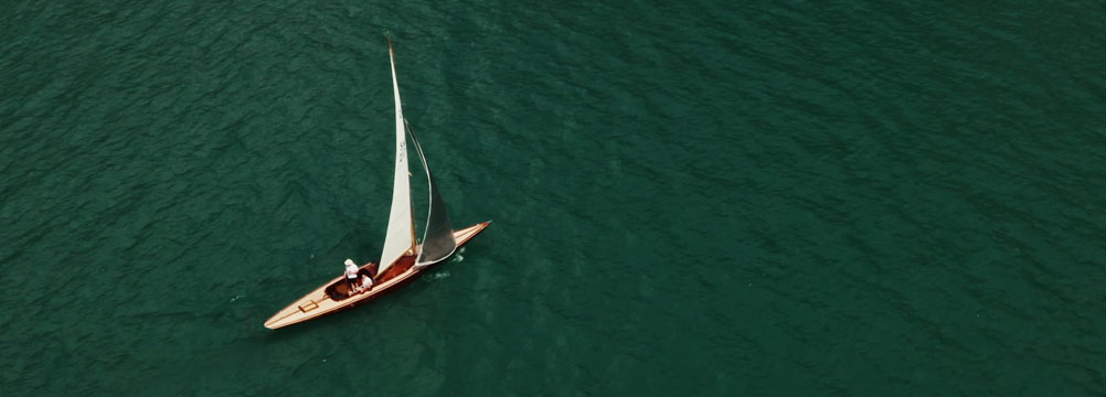 Segelboot auf dem Meer – Symbol für Partnerschaft, Balance und gemeinsame Richtung